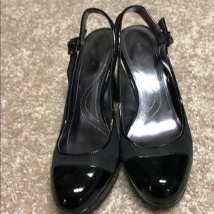Tahari- Capped toe pumps